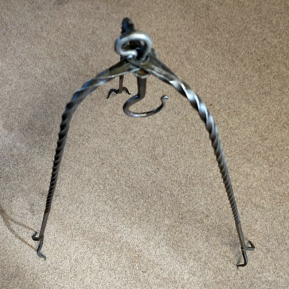 Hand-forged tripod 