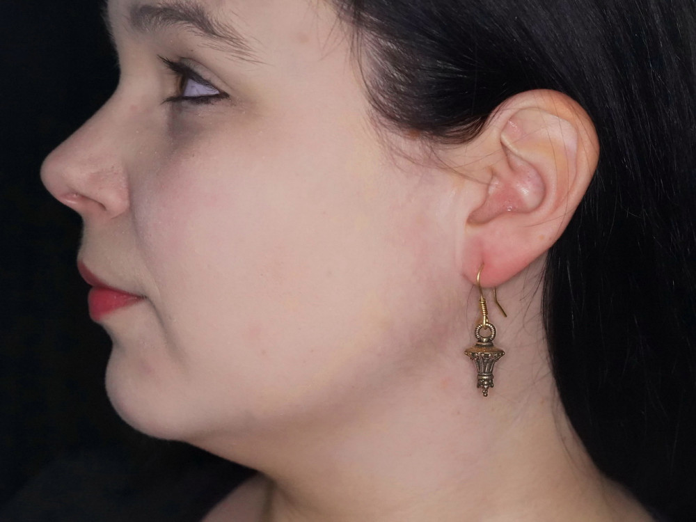 Germanic earrings in use