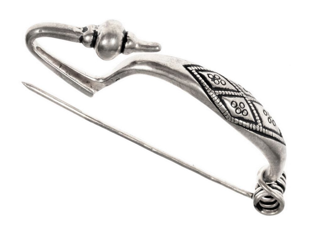 Latne brooch replica - opened