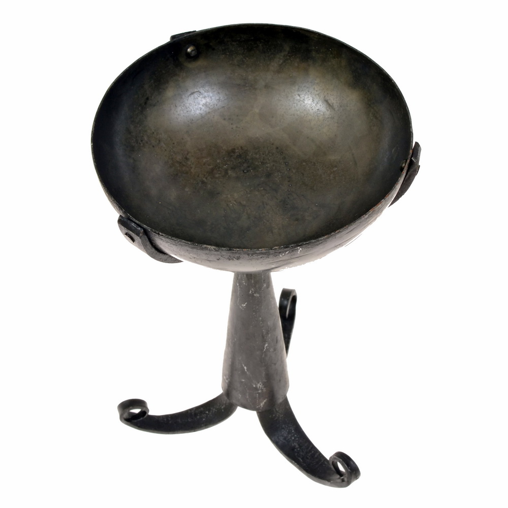 Medieval bowl lamp with stand