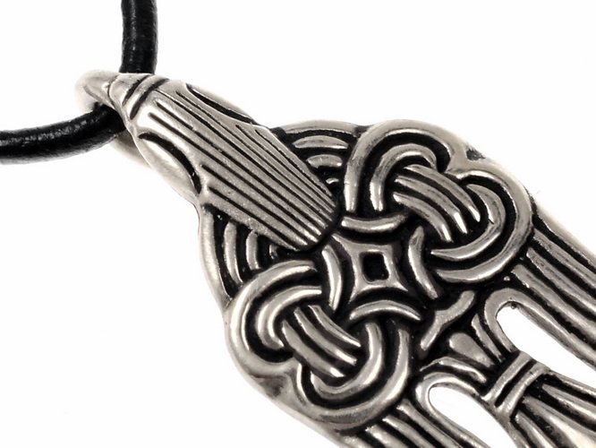 Viking raven charm - detail